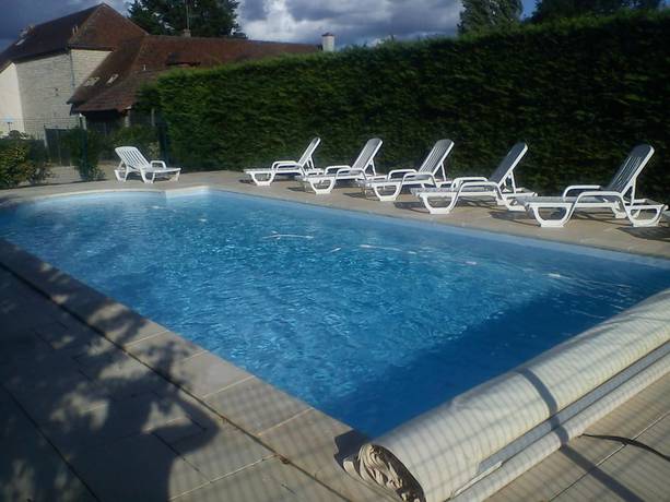 Imagen de la piscina del Hotel Hôtel Restaurant Le relais de la Sans Fond. Foto 19