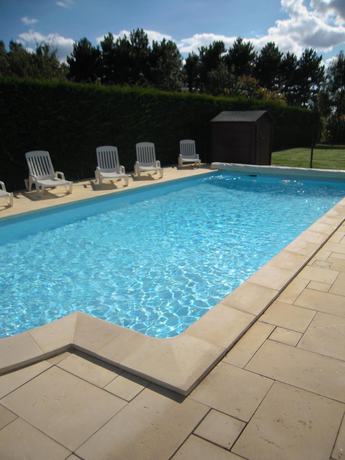 Imagen de la piscina del Hotel Hôtel Restaurant Le relais de la Sans Fond. Foto 20