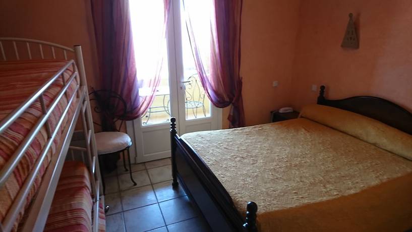 Imagen de la habitación del Hotel Hôtel Restaurant Les Cavalets. Foto 5