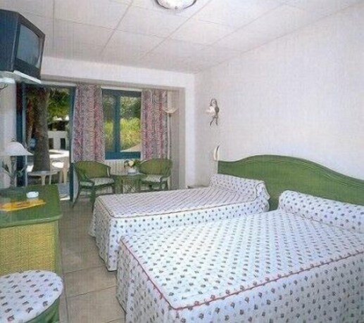 Imagen de la habitación del Hotel H&ocirc;tel Restaurant Robinson. Foto 9