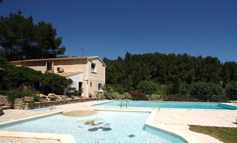 Imagen de la piscina del Hotel H&ocirc;tel Restaurant Robinson. Foto 16