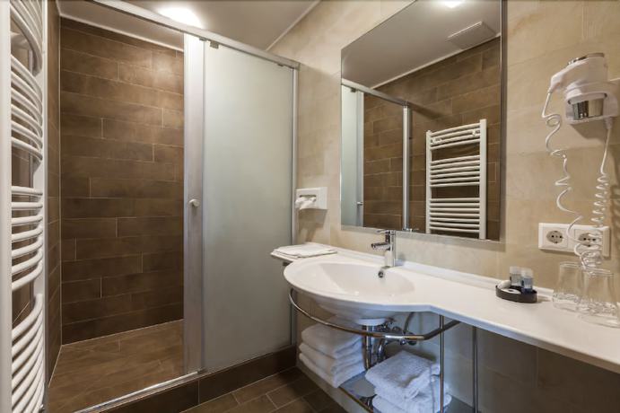 Imagen de la habitación del Hotel H&ocirc;tel - Restaurant Victor Hugo. Foto 13