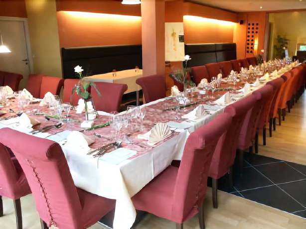 Imagen del bar/restaurante del Hotel H&ocirc;tel - Restaurant Victor Hugo. Foto 5