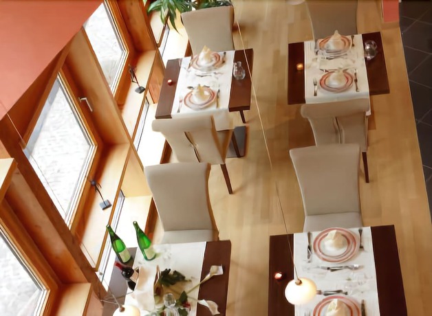 Imagen del bar/restaurante del Hotel H&ocirc;tel - Restaurant Victor Hugo. Foto 6