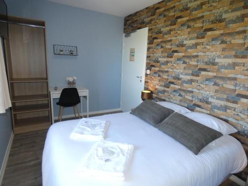 Imagen de la habitación del Hotel H&ocirc;tel Restaurant le clos de l \'Ancien Pressoir. Foto 6