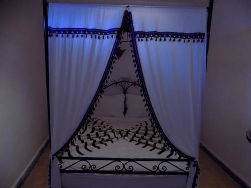 Imagen de la habitación del Hotel H&ocirc;tel Riad Gnaoua. Foto 10