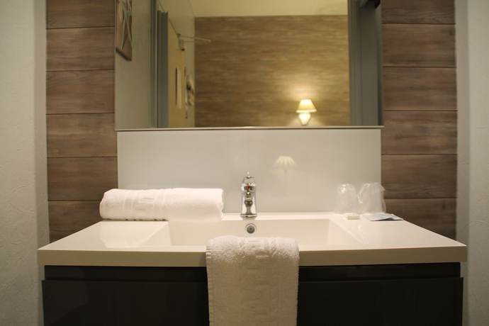 Imagen de la habitación del Hotel H&ocirc;tel Rivi&egrave;re. Foto 13