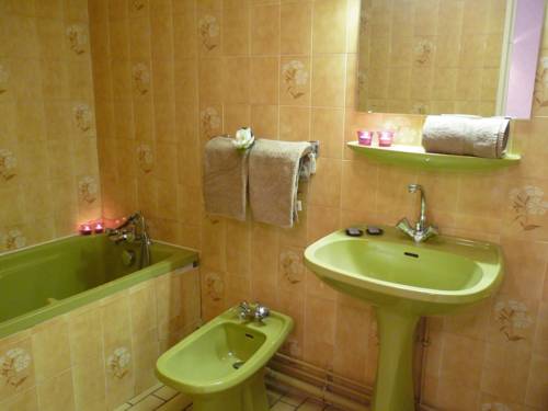 Imagen de la habitación del Hotel H&ocirc;tel Rond Point. Foto 4