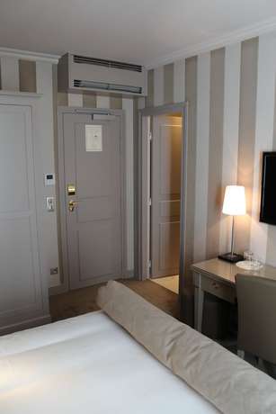 Imagen de la habitación del Hotel Hôtel Saint Cyr Etoile. Foto 2