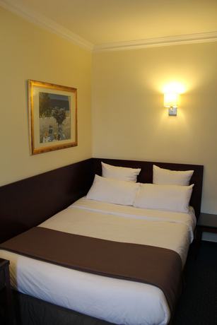 Imagen de la habitación del Hotel Hôtel Saint Cyr Etoile. Foto 6