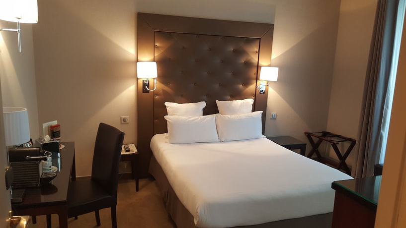 Imagen de la habitación del Hotel Hôtel Saint Cyr Etoile. Foto 11