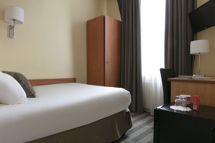 Imagen de la habitación del Hotel Hôtel Saint Cyr Etoile. Foto 13