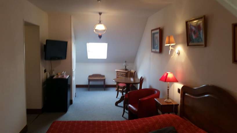 Imagen de la habitación del Hotel H&ocirc;tel Saint Yves. Foto 2