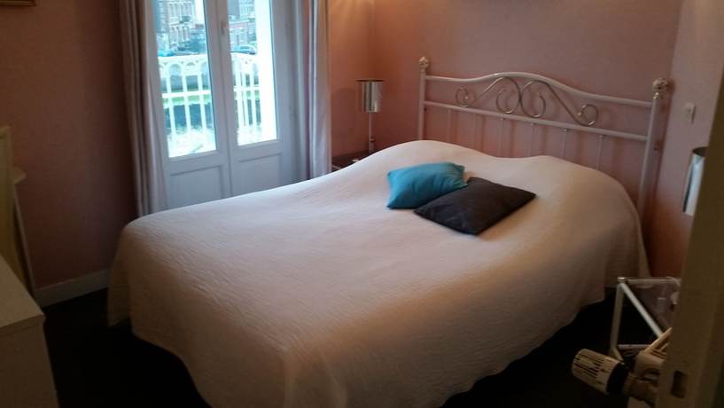 Imagen de la habitación del Hotel H&ocirc;tel Saint Yves. Foto 5