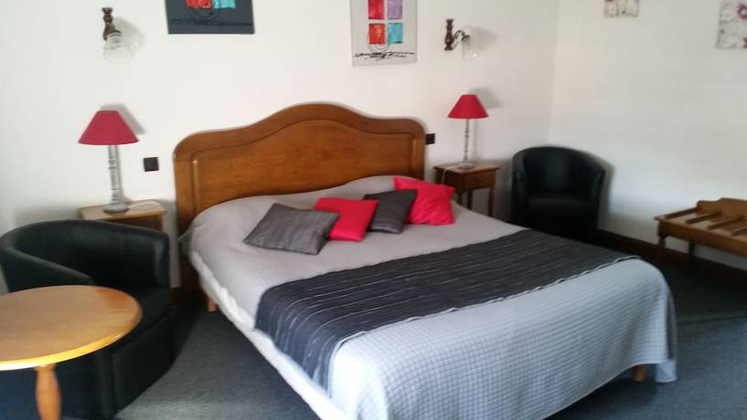 Imagen de la habitación del Hotel H&ocirc;tel Saint Yves. Foto 7