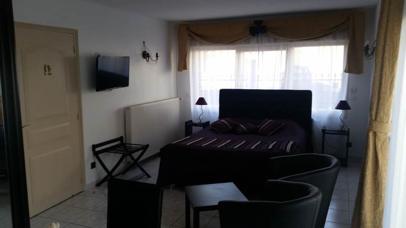 Imagen de la habitación del Hotel H&ocirc;tel Saint Yves. Foto 8