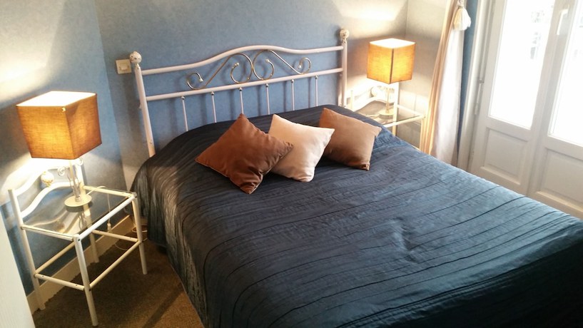 Imagen de la habitación del Hotel H&ocirc;tel Saint Yves. Foto 9