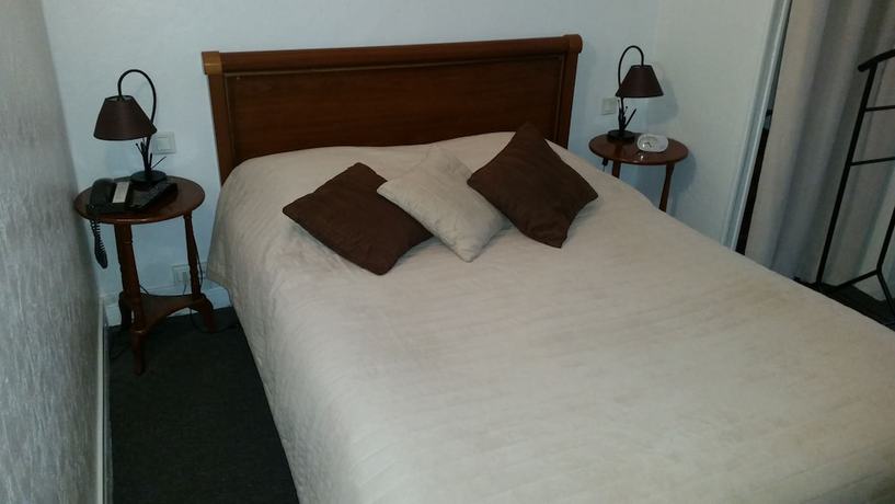 Imagen de la habitación del Hotel H&ocirc;tel Saint Yves. Foto 10