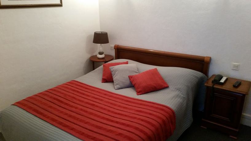Imagen de la habitación del Hotel H&ocirc;tel Saint Yves. Foto 11