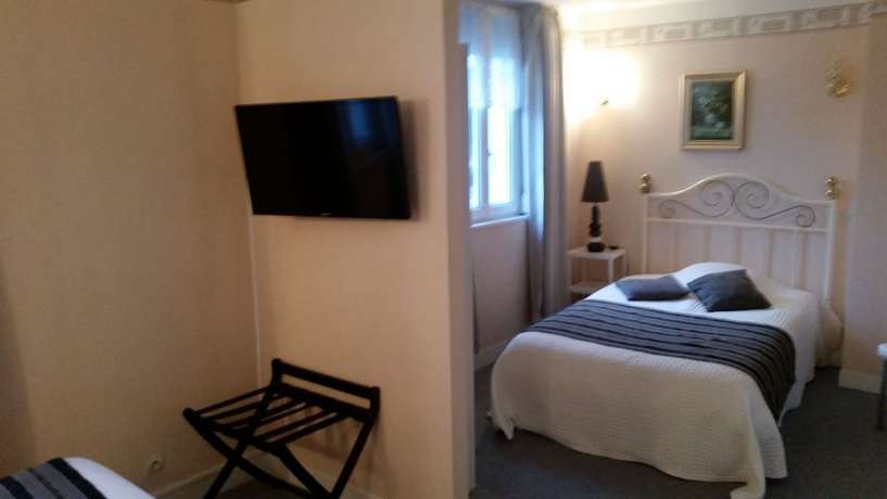 Imagen de la habitación del Hotel H&ocirc;tel Saint Yves. Foto 14