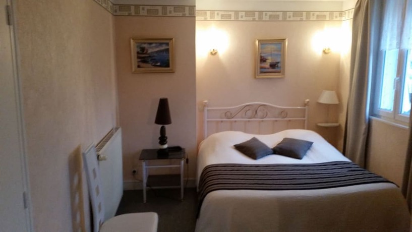 Imagen de la habitación del Hotel H&ocirc;tel Saint Yves. Foto 15
