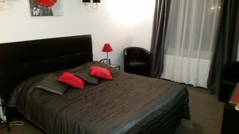 Imagen de la habitación del Hotel H&ocirc;tel Saint Yves. Foto 17