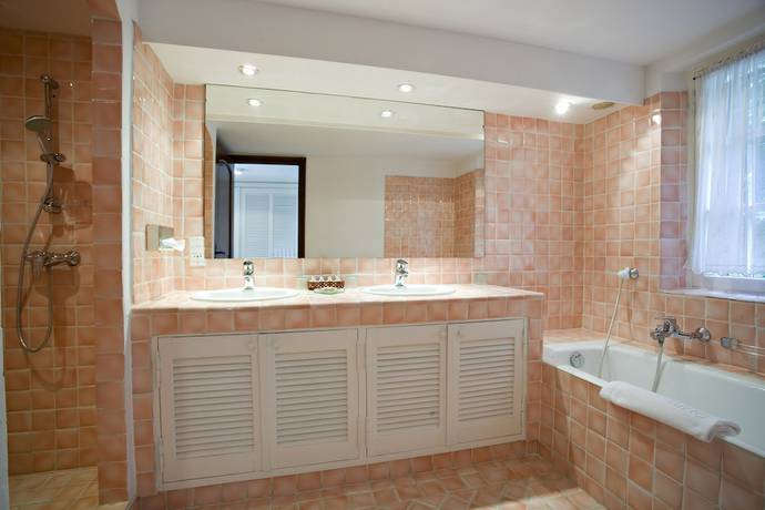Imagen de la habitación del Hotel H&ocirc;tel Saint-Vincent. Foto 6