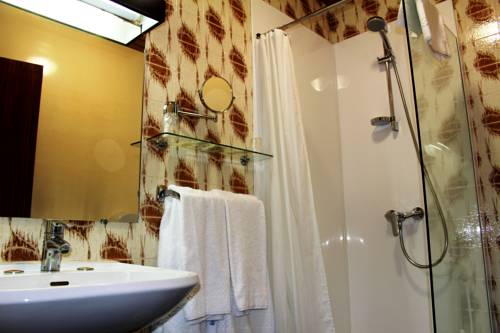 Imagen de la habitación del Hotel H&ocirc;tel Saint-hubert, Saint-Claude. Foto 4