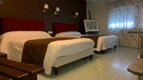 Imagen de la habitación del Hotel H&ocirc;tel Saint-hubert, Saint-Claude. Foto 8
