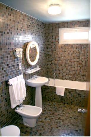 Imagen de la habitación del Hotel H&ocirc;tel Saint-hubert, Saint-Claude. Foto 10