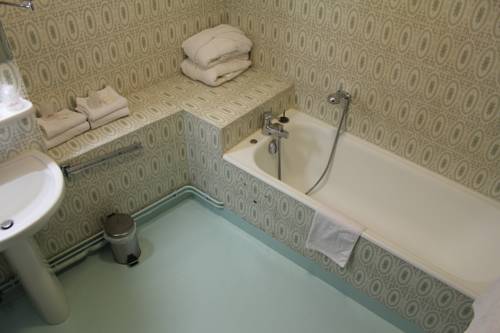 Imagen de la habitación del Hotel H&ocirc;tel Saint-hubert, Saint-Claude. Foto 13