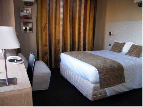 Imagen de la habitación del Hotel H&ocirc;tel Saint-pierre. Foto 11