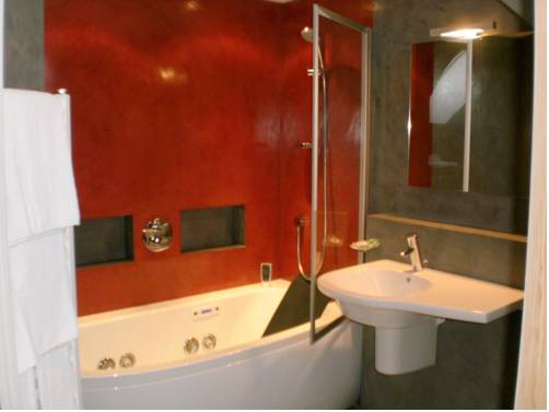 Imagen de la habitación del Hotel H&ocirc;tel Saint-pierre. Foto 16