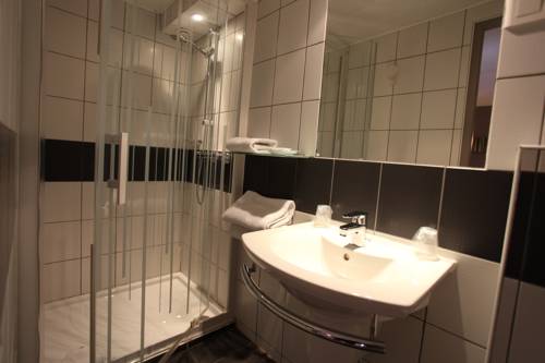 Imagen de la habitación del Hotel H&ocirc;tel Saint-pierre, Pontarlier. Foto 7