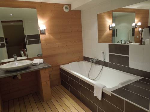 Imagen de la habitación del Hotel H&ocirc;tel Saint-pierre, Pontarlier. Foto 14