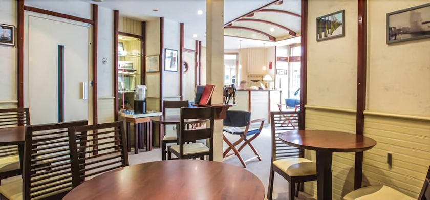 Imagen del bar/restaurante del Hotel Hôtel San Pedro. Foto 4