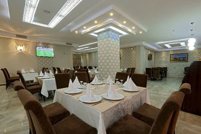 Imagen del bar/restaurante del Hotel H&ocirc;tel Saray. Foto 3