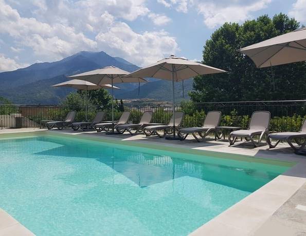 Imagen de la piscina del Hotel H&ocirc;tel Si Mea. Foto 13