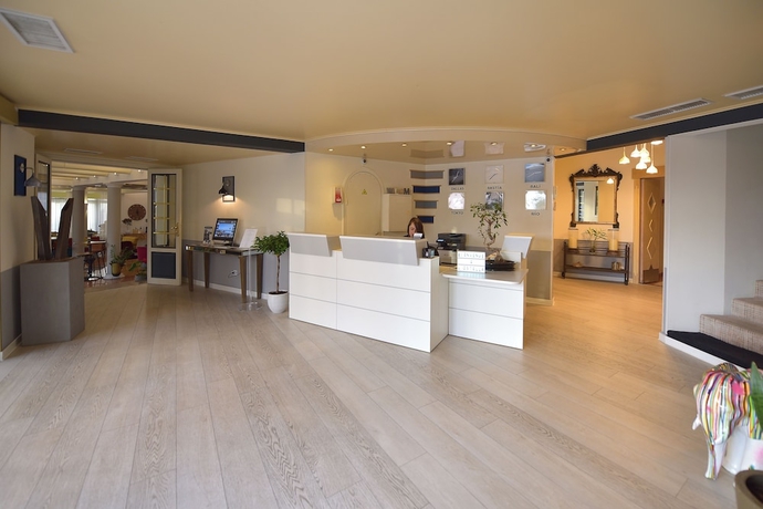 Imagen de los interiores del Hotel Hôtel Spa Restaurant L'ostella. Foto 18