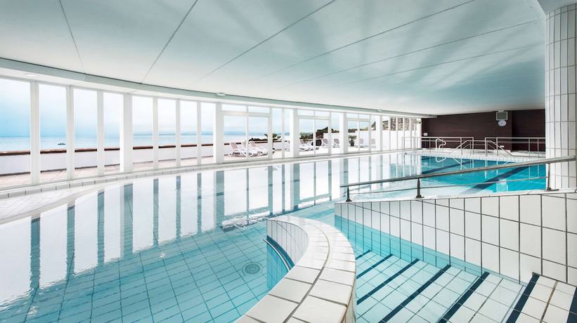 Imagen de la piscina del Hotel H&ocirc;tel Spa Valdys La Baie. Foto 18