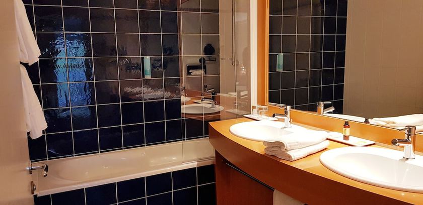 Imagen de la habitación del Hotel H&ocirc;tel Sports and Spa La Voile d\'Or. Foto 15