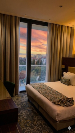 Imagen de la habitación del Hotel H&ocirc;tel St. Eug&egrave;ne. Foto 2