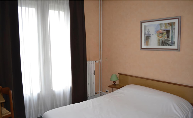 Imagen de la habitación del Hotel H&ocirc;tel Terminus, ANGOULEME. Foto 12