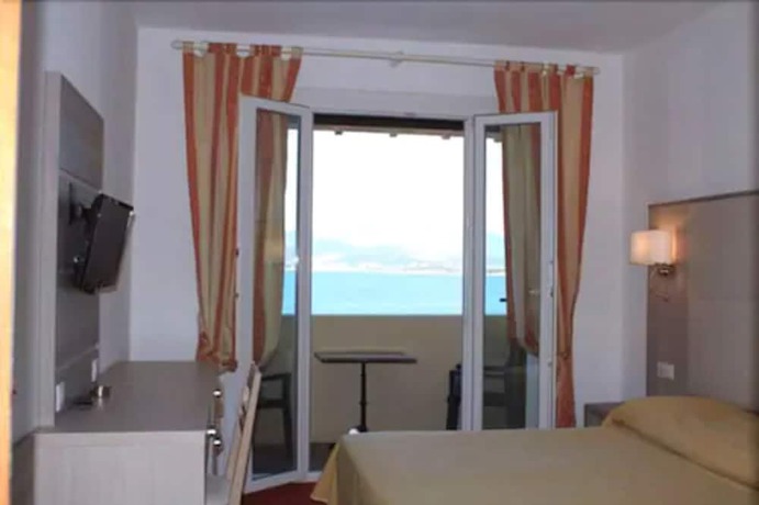 Imagen de la habitación del Hotel H&ocirc;tel U PARADISU. Foto 9