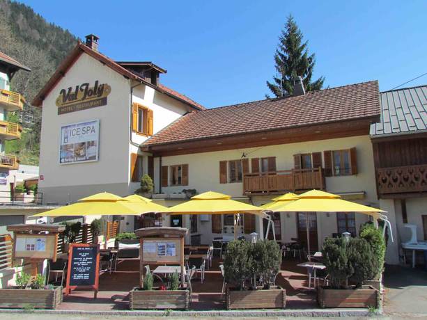 Imagen del bar/restaurante del Hotel Hôtel Val Joly. Foto 3