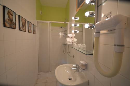 Imagen de la habitación del Hotel H&ocirc;tel Vauban. Foto 14