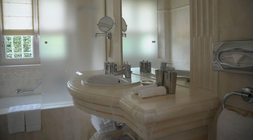 Imagen de la habitación del Hotel Hôtel Villa Les Rosiers. Foto 5