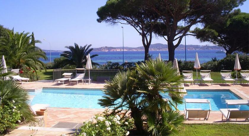 Imagen de la piscina del Hotel Hôtel Villa Les Rosiers. Foto 17