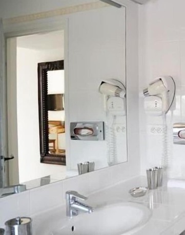 Imagen de la habitación del Hotel Hôtel Villa Les Rosiers. Foto 10