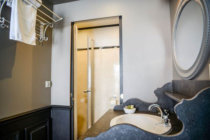 Imagen de la habitación del Hotel H&ocirc;tel Villa-Lamartine. Foto 11